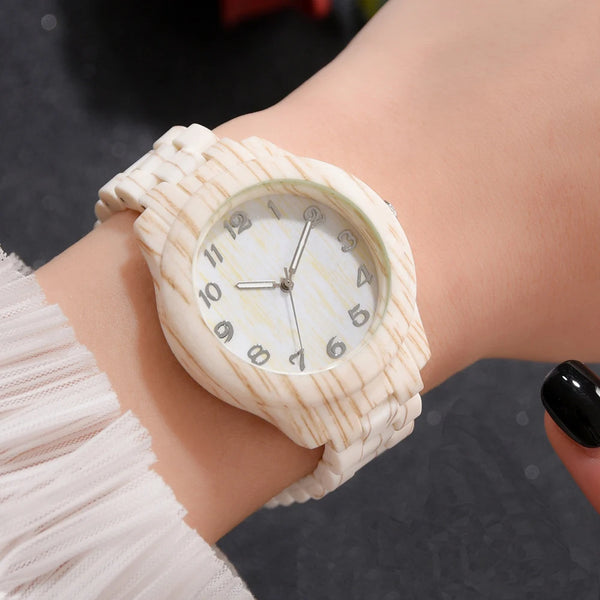 Vintage Elegant Ladies Wooden Watch